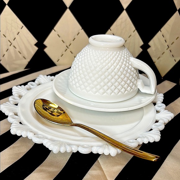 Milk Glass Cup, Saucer & Lace-Edged Bread Plate Trio – Romantic Textured Design - Picture 9 of 17